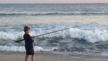 Chaises longues, parasols, serviettes de plage