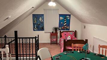 3 bedrooms, iron/ironing board, free WiFi, bed sheets