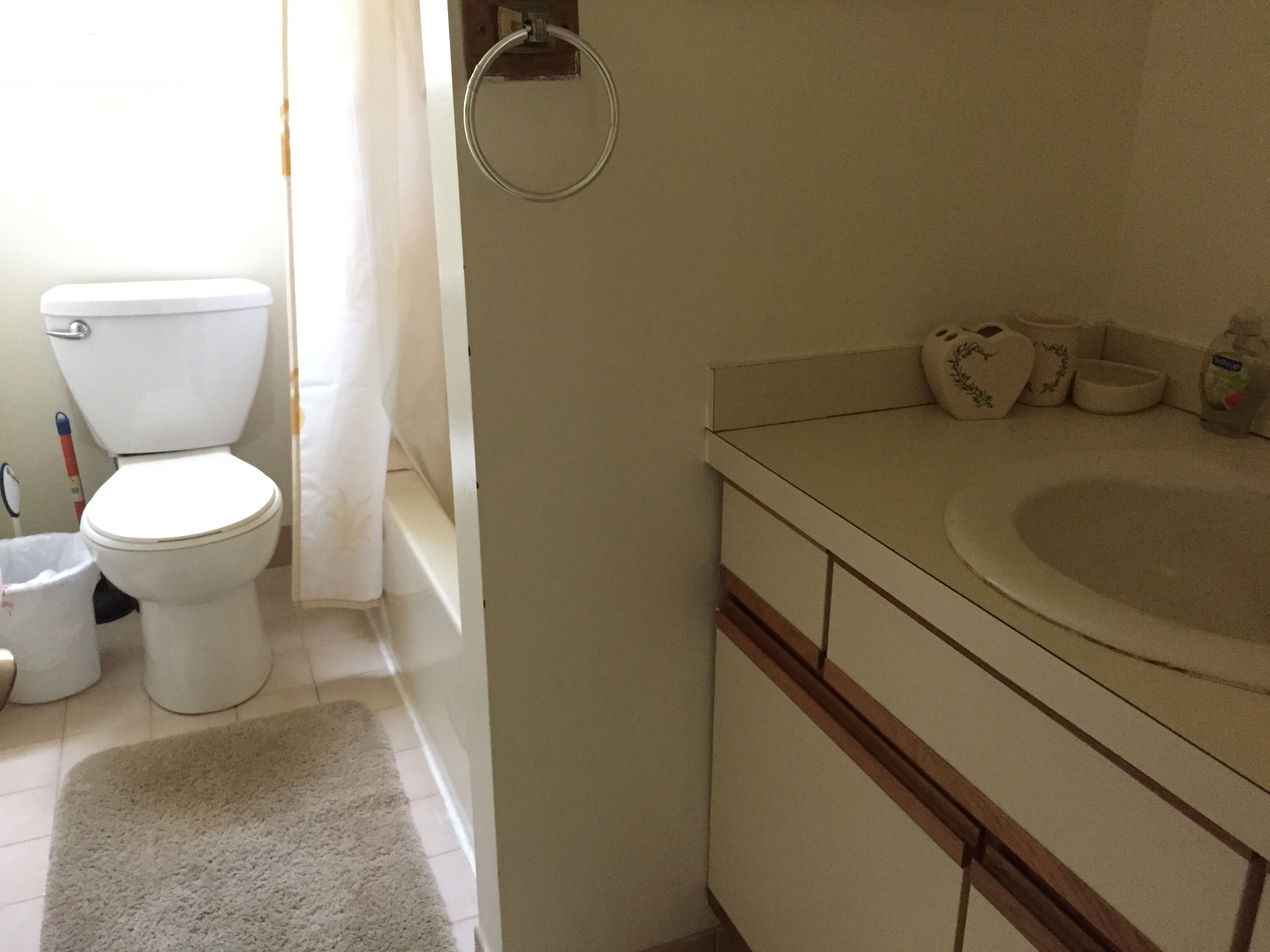 Single Familly House, Steps to Beach,3 Car Parking;  rent to family, or age 25+