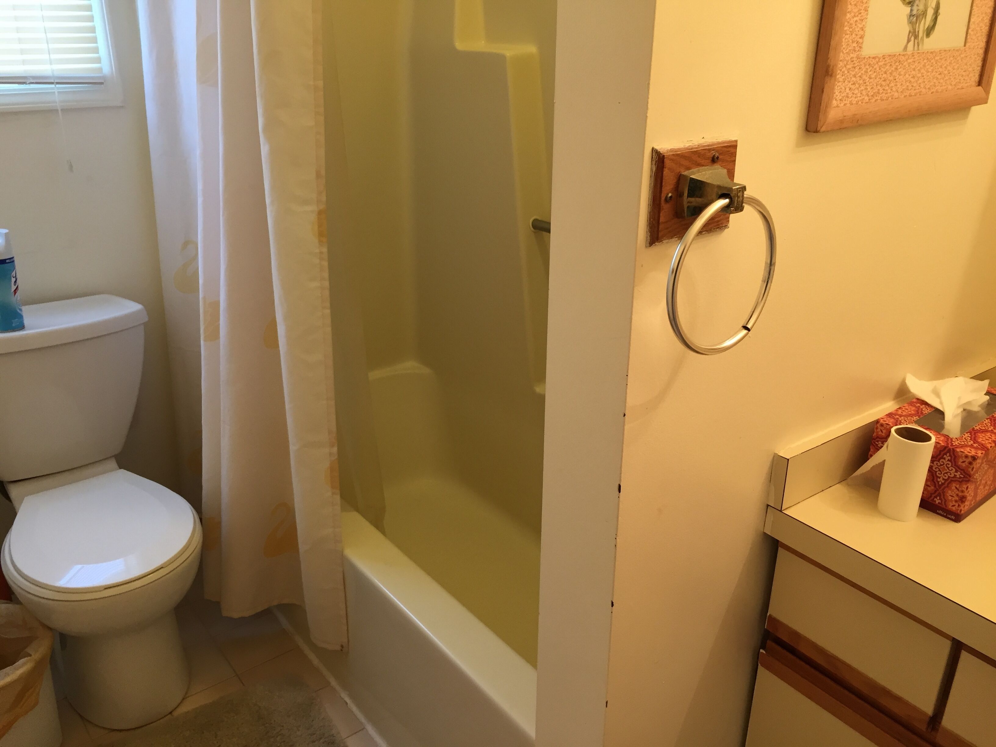 Single Familly House, Steps to Beach,3 Car Parking;  rent to family, or age 25+