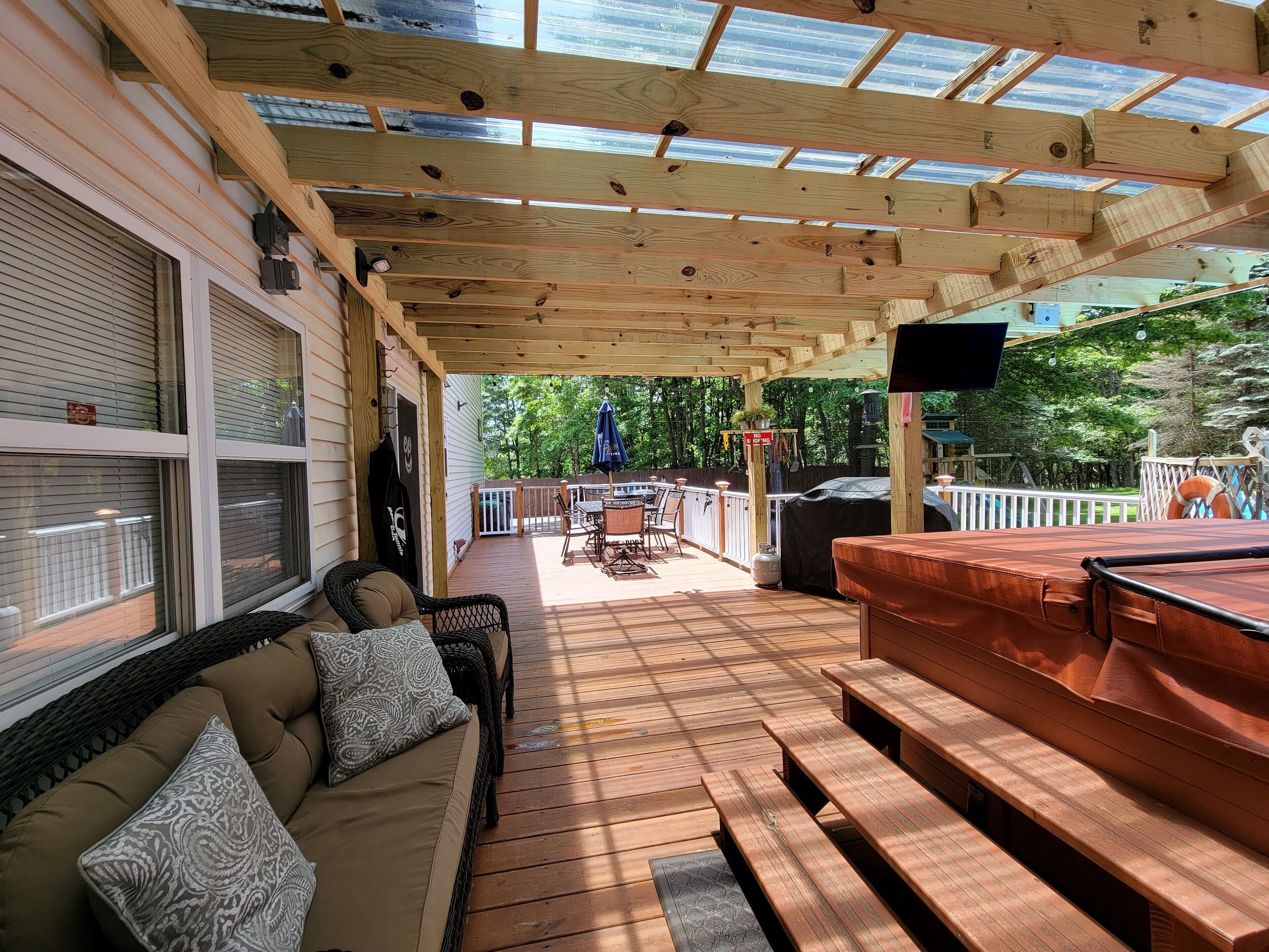 Spacious 3Bdrm with Private Pool, Hot Tub, pool table; close to Water& Ski Parks