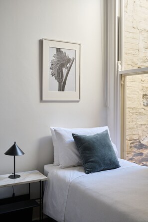 2 室のベッドルーム、アイロン / アイロン台、WiFi (無料)、ベッドシーツ