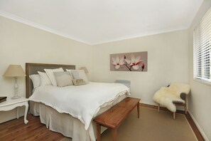 2 habitaciones, tabla de planchar con plancha, cuna de viaje y wifi 