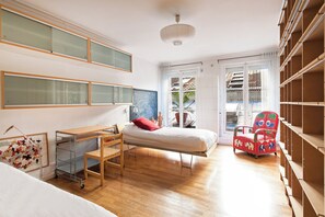 3 slaapkamers, een strijkplank/strijkijzer, wifi, beddengoed