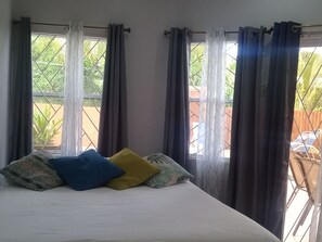 3 عدّة غرف نوم ومكتب ومكواة/لوح كي وسرير سفر