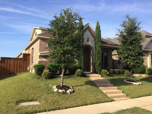 Joe Pool Lake Resort Style-Upscale Gorgeous Home!!!