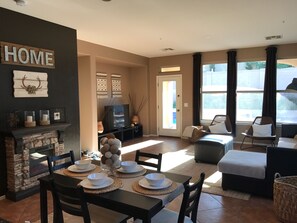 Dining - Goodyear Private Outdoor Pool Baseball Golf WIFI Parks Hike Nascar (Goodyear)