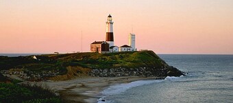 Ditch Plains - Walk to Ocean Beach - New Kitchen, Bath, & Bedrooms