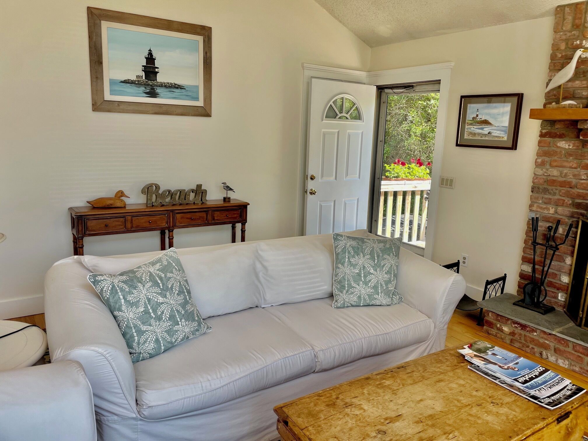 Ditch Plains - Walk to Beach - New Kitchen, Bath, & Bedrooms