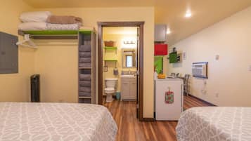 1 slaapkamer, een strijkplank/strijkijzer, gratis wifi, beddengoed