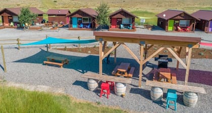 Emigrant Cabins #1 - Tiny cabin near Yellowstone