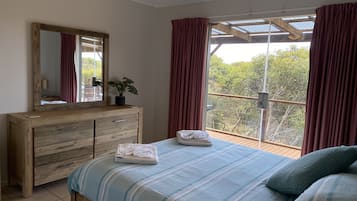 3 bedrooms, iron/ironing board, travel cot, free WiFi