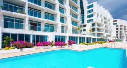 PANAMA CANAL & PANAMA CITY - OCEANFRONT Studio/Apartment Best View of Panama