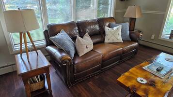 Smart TV, fireplace, DVD player, table football