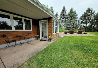 86" TV, Sauna, Firepit, Gym, Ping Pong, Pool, Foosball, Plenty of Parking, Grill