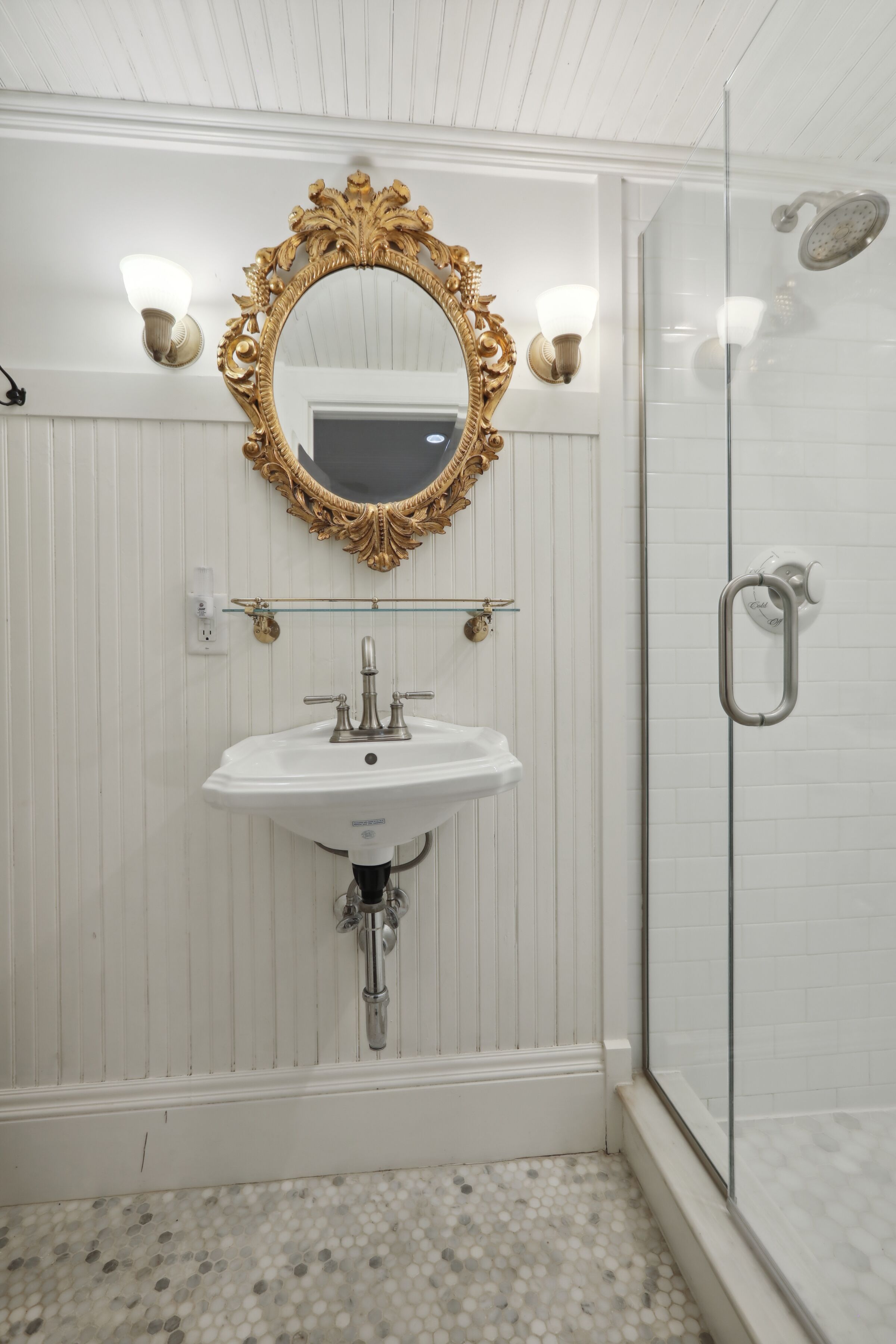 Wayzata Apartment - steps to lake and downtown