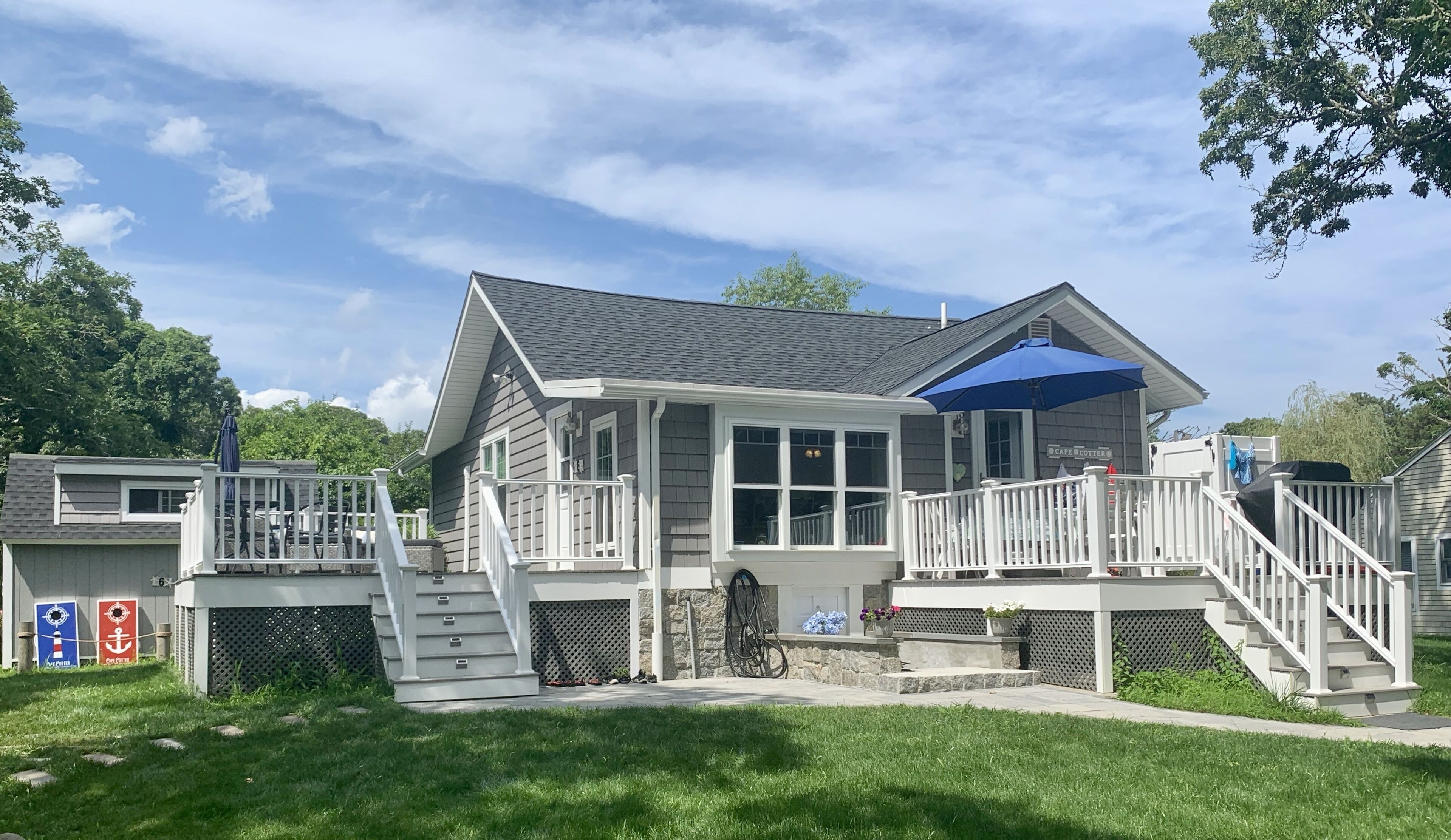 Newly Renov. Water Front Cottage w/Deck, Fire Pit-Short Stroll to Private Beach