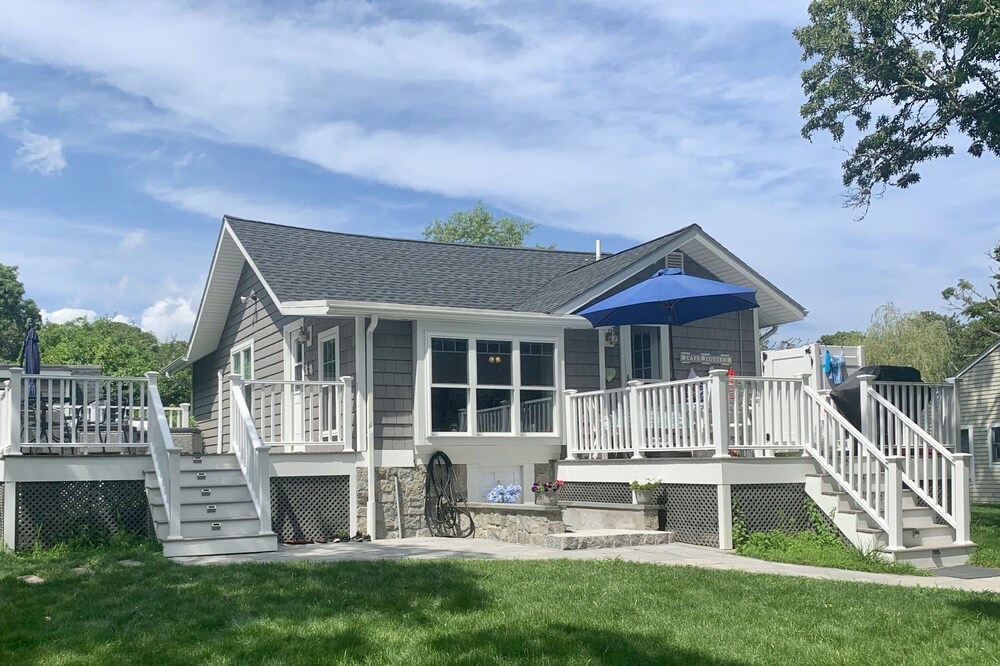 Newly Renov. Water Front Cottage w/Deck, Fire Pit-Short Stroll to Private Beach