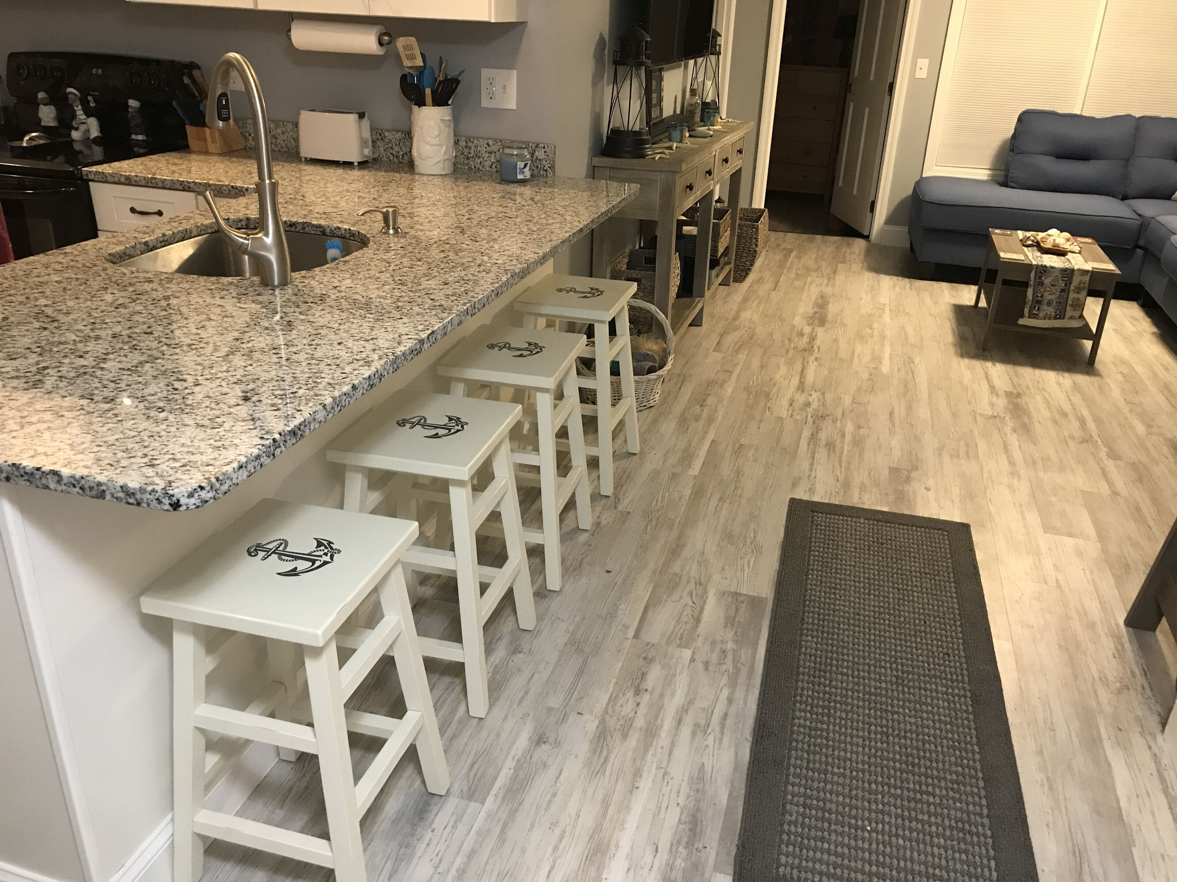 Newly Renov. Water Front Cottage w/Deck, Fire Pit-Short Stroll to Private Beach