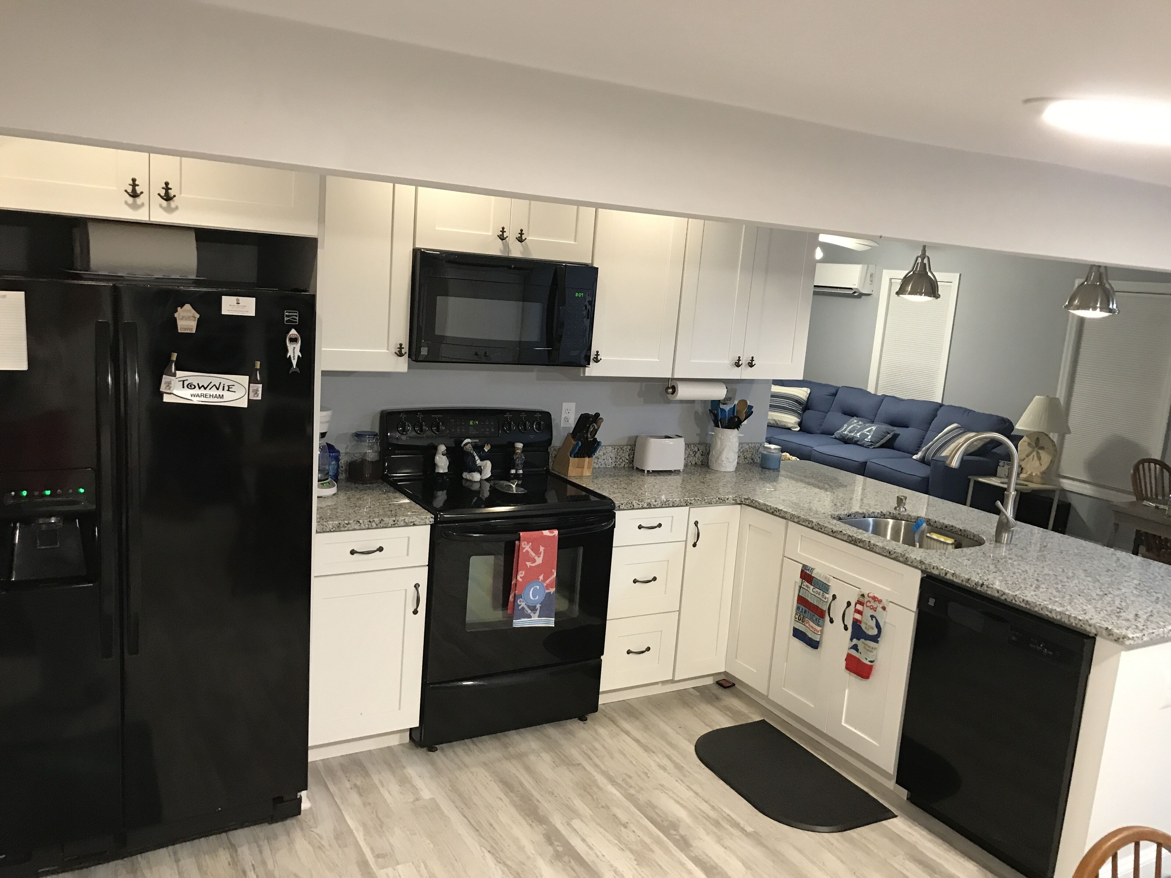 Newly Renov. Water Front Cottage w/Deck, Fire Pit-Short Stroll to Private Beach