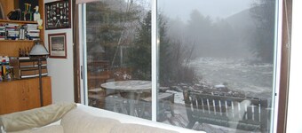 Two Bedroom Chalet, Charming, Quiet, River Front 