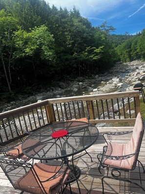 Outdoor dining - Two Bedroom Chalet, Charming, Quiet, River Front (Jamaica)