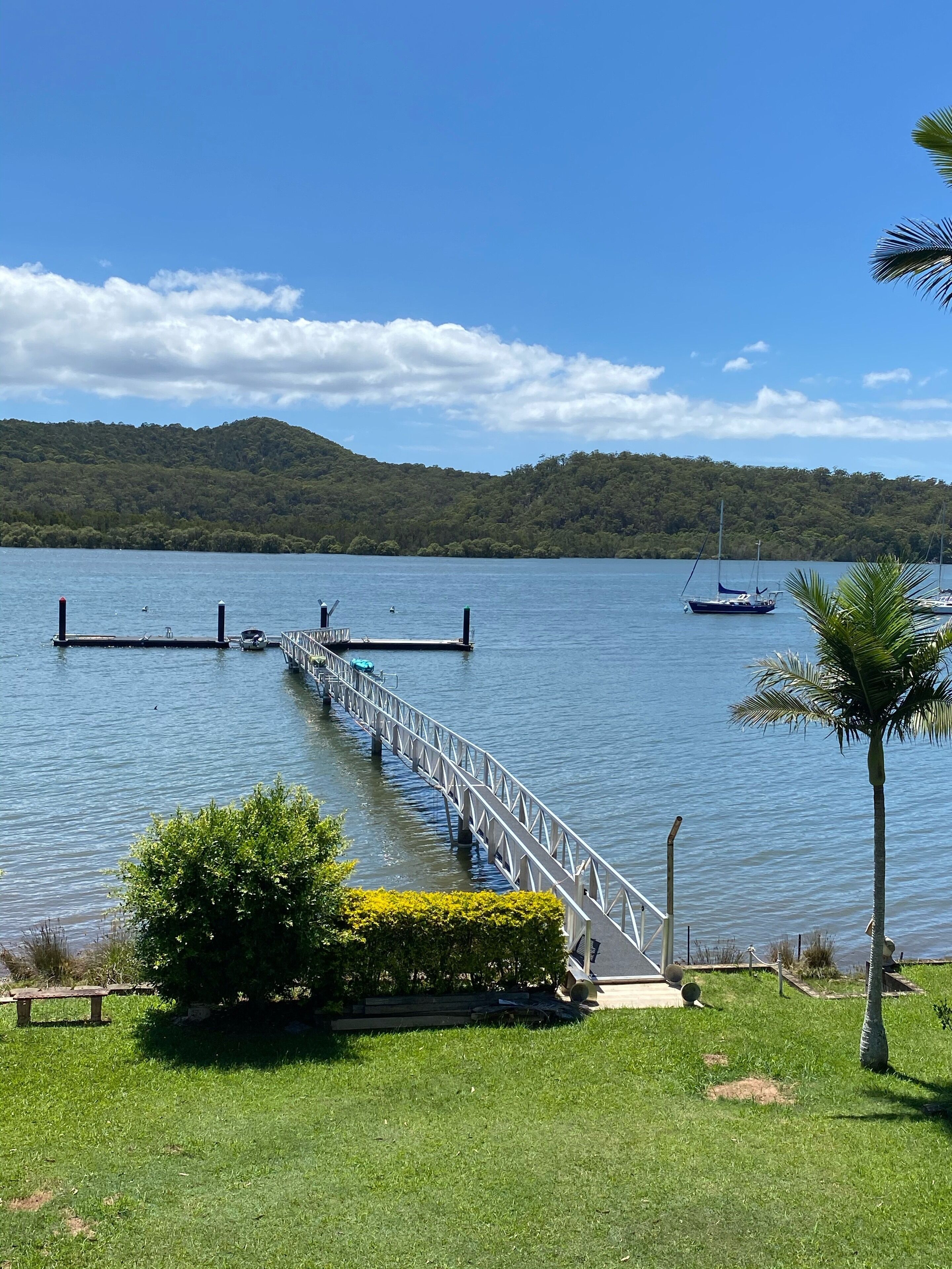 WAHINE GETAWAY-ISLAND STYLE 2 Bedroom Waterfront with jetty & <br>private  pontoon<br>