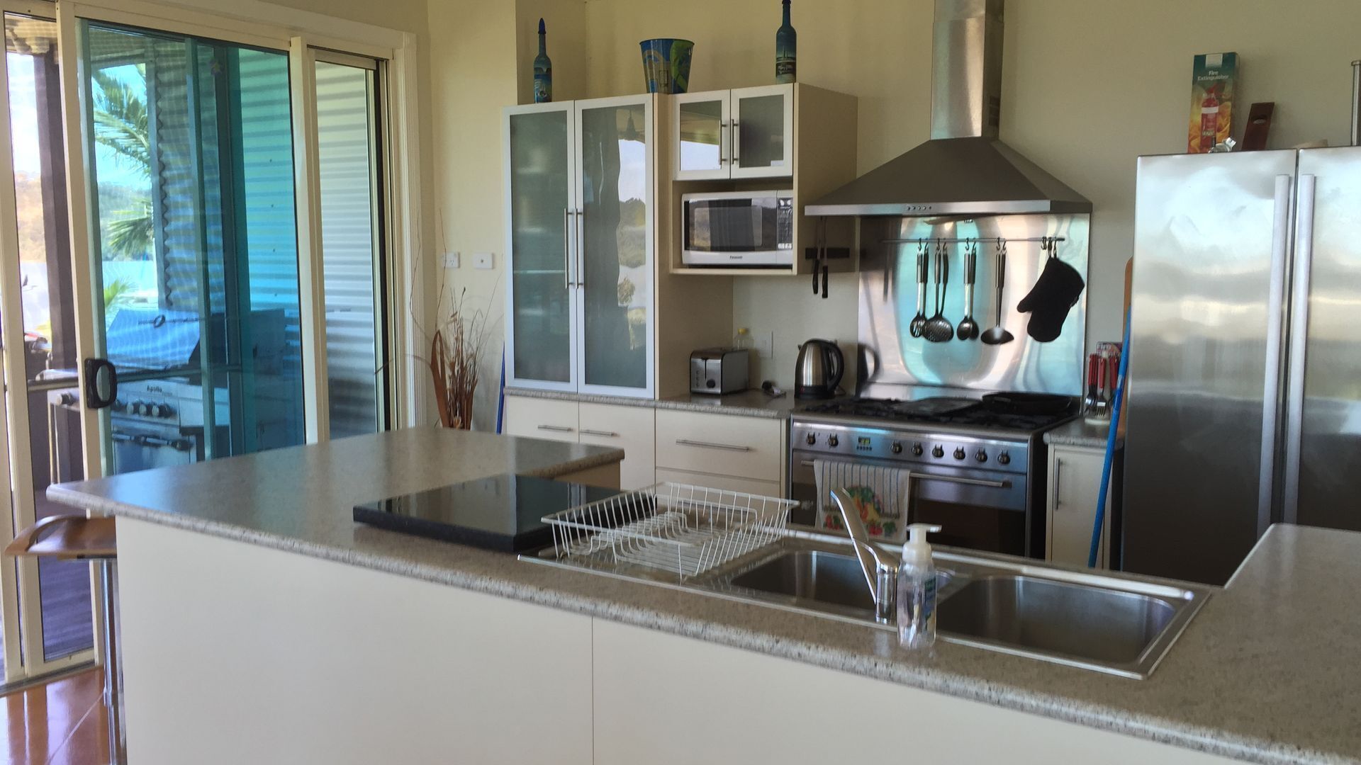 WAHINE GETAWAY-ISLAND STYLE 2 Bedroom Waterfront with jetty & <br>private  pontoon<br>