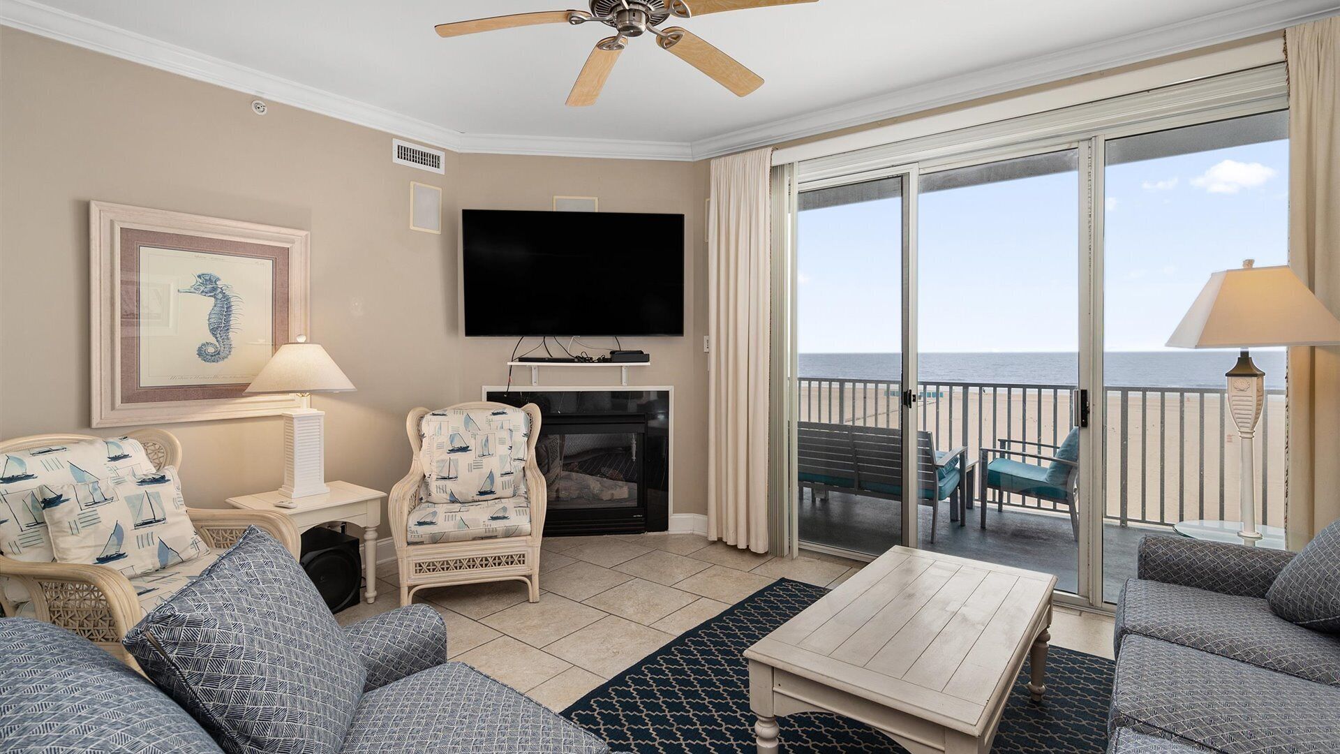 🏖️ Gorgeous Downtown Ocean Front on Boardwalk with roof top pool🏖️
