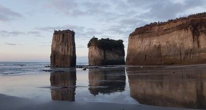 Le trou dans la maison de roche Superbes vues sur la mer. De superbes plages. Restez et détendez-vous