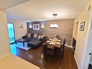 Smart-TV, DVD-spiller og stereoanlegg