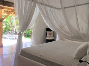 5 Schlafzimmer, Zimmersafe, Schreibtisch, Bügeleisen/Bügelbrett