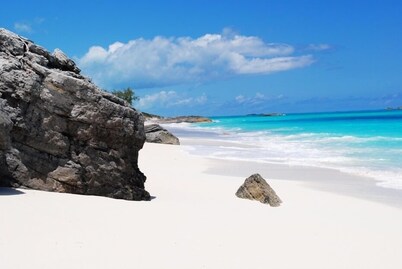 "The Cut Pearl" - Impresionante villa privada frente al mar / frente al mar en Little Exuma