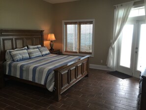 5 bedrooms, iron/ironing board, free WiFi, bed sheets