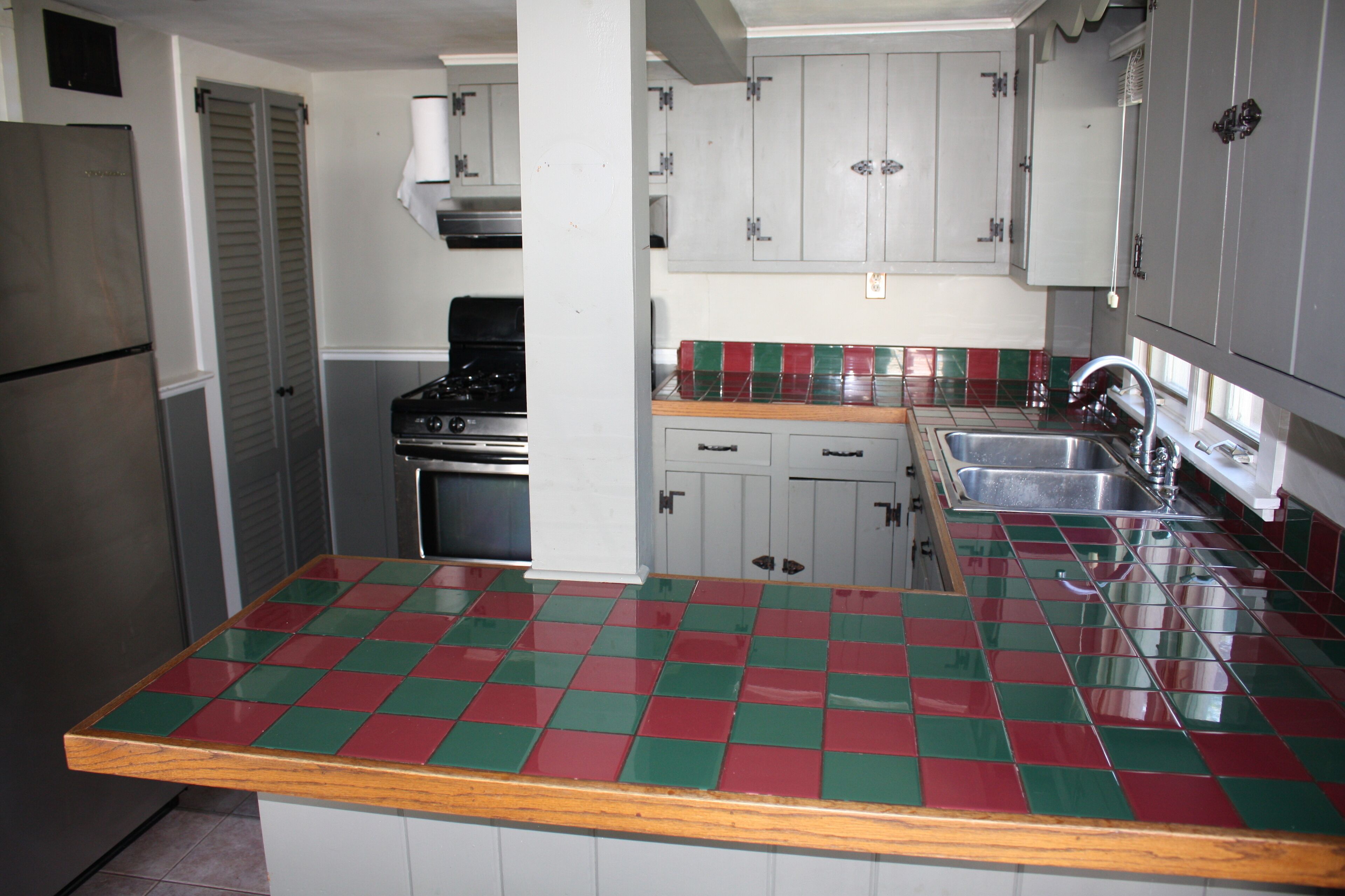 Charming Historic Cottage, 130 Footsteps To Private Beach, Sleeps Five, Peaceful