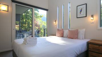 4 bedrooms, iron/ironing board, travel cot, free WiFi