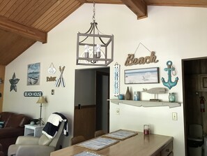 Dining - Private, Cozy, Quiet on double lot near Beautiful Higgins and Houghton Lakes (Roscommon)