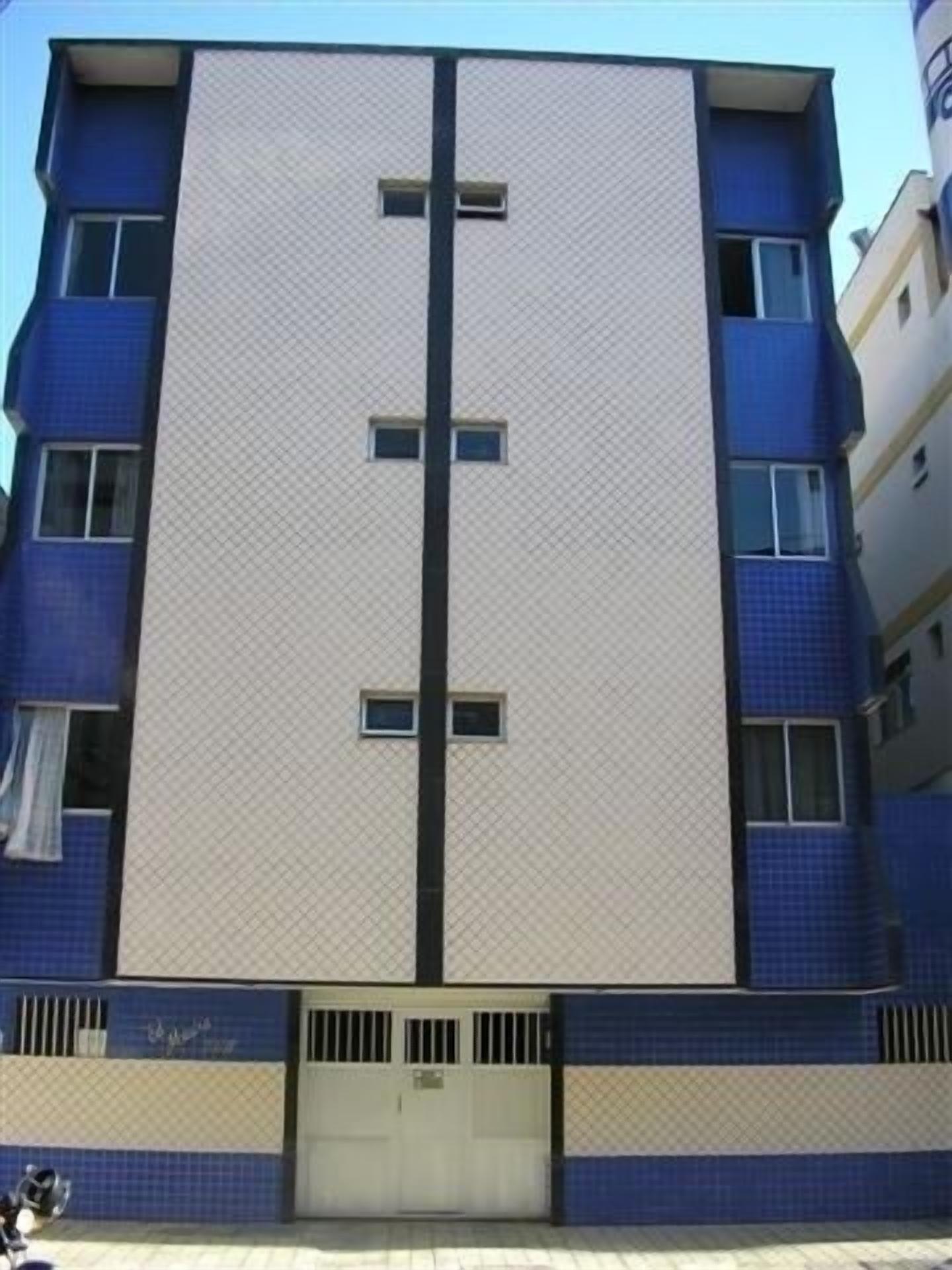 Apartamento de 2 quartos na Praia do Morro - ÓTIMA LOCALIZAÇÃO à 150 m do mar.