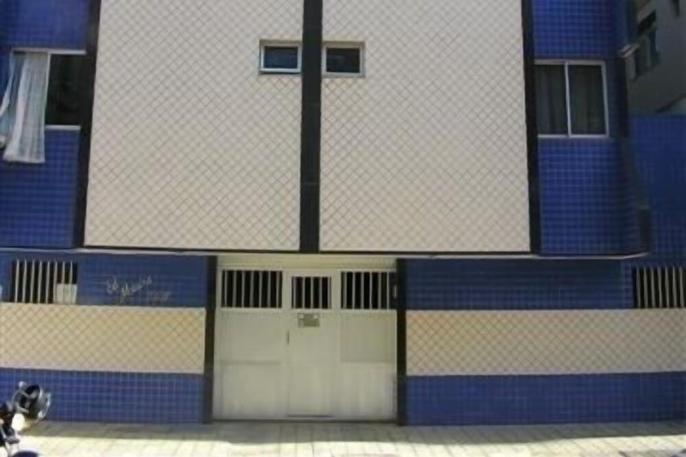Apartamento de 2 quartos na Praia do Morro - ÓTIMA LOCALIZAÇÃO à 150 m do mar.