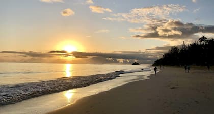 Koi Palms 1 bedroom Cottage - Great location! 5 Minute Walk to Kailua Beach!