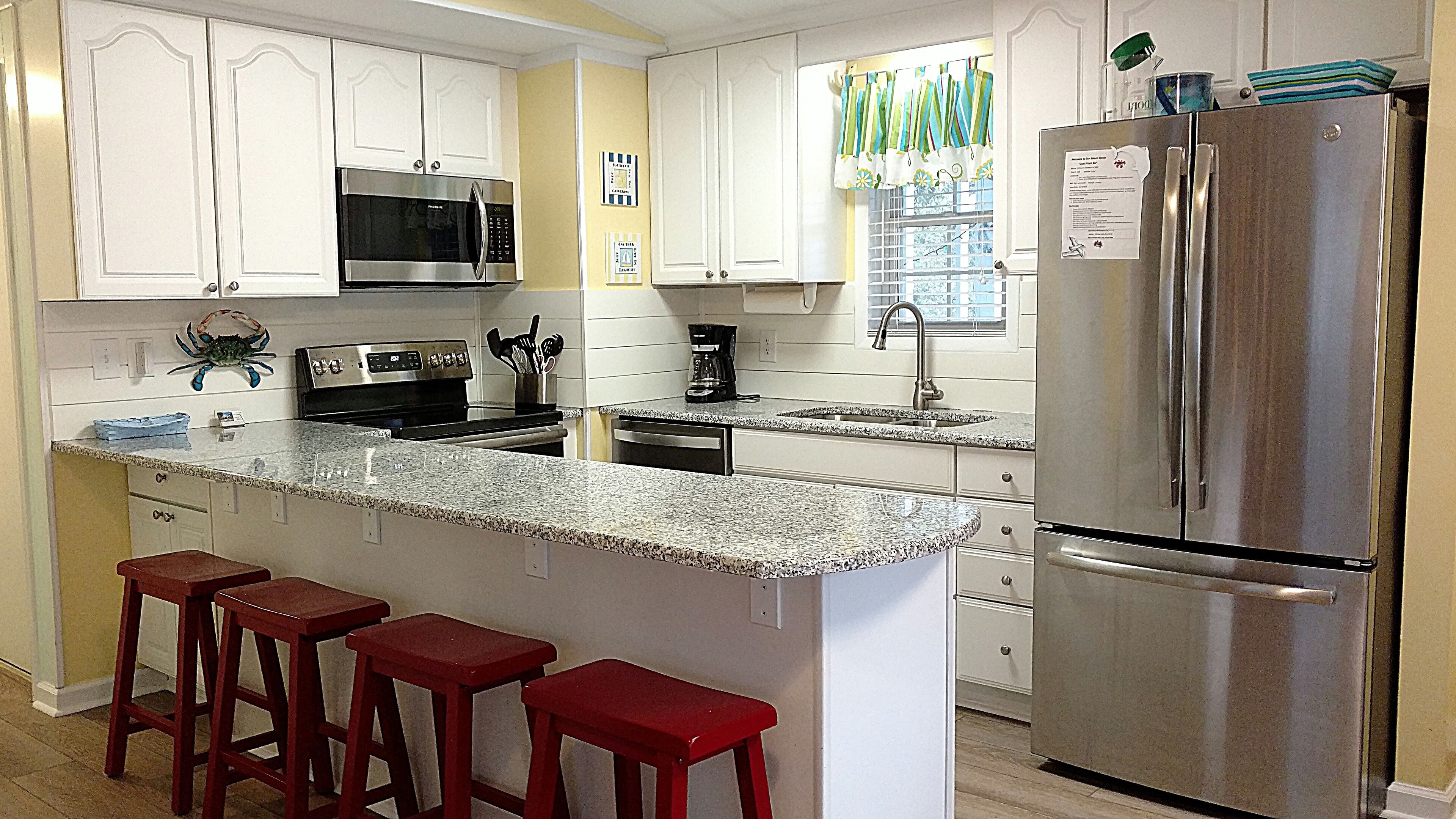 Oceanside, 5 min walk to Beach, Comfy and Clean, close to Shopping!!!