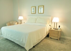 3 chambres, matelas mémoire de forme, bureau, fer et planche à repasser