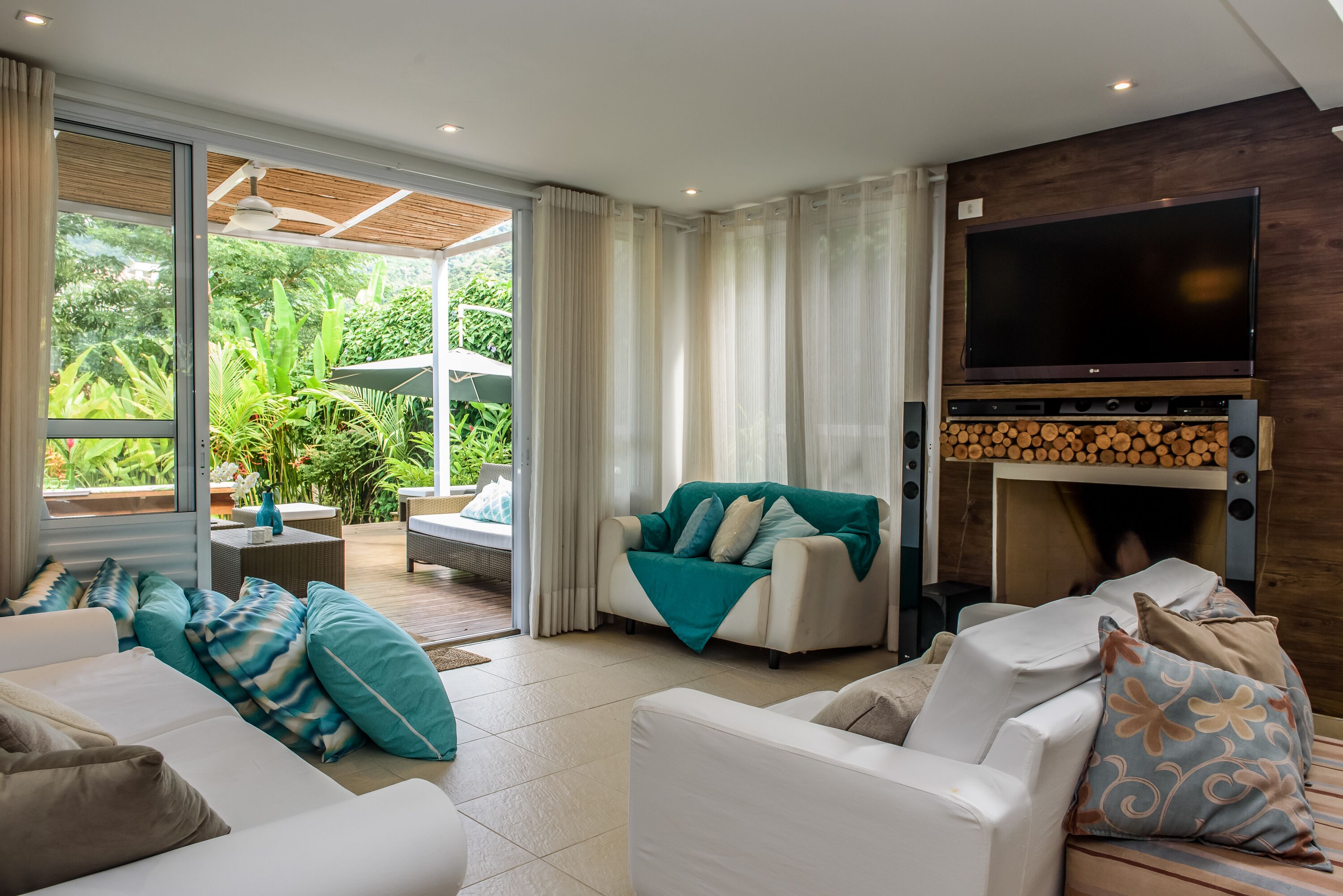 Beautiful and cozy house of high standard in a condominium resort in Juquehy