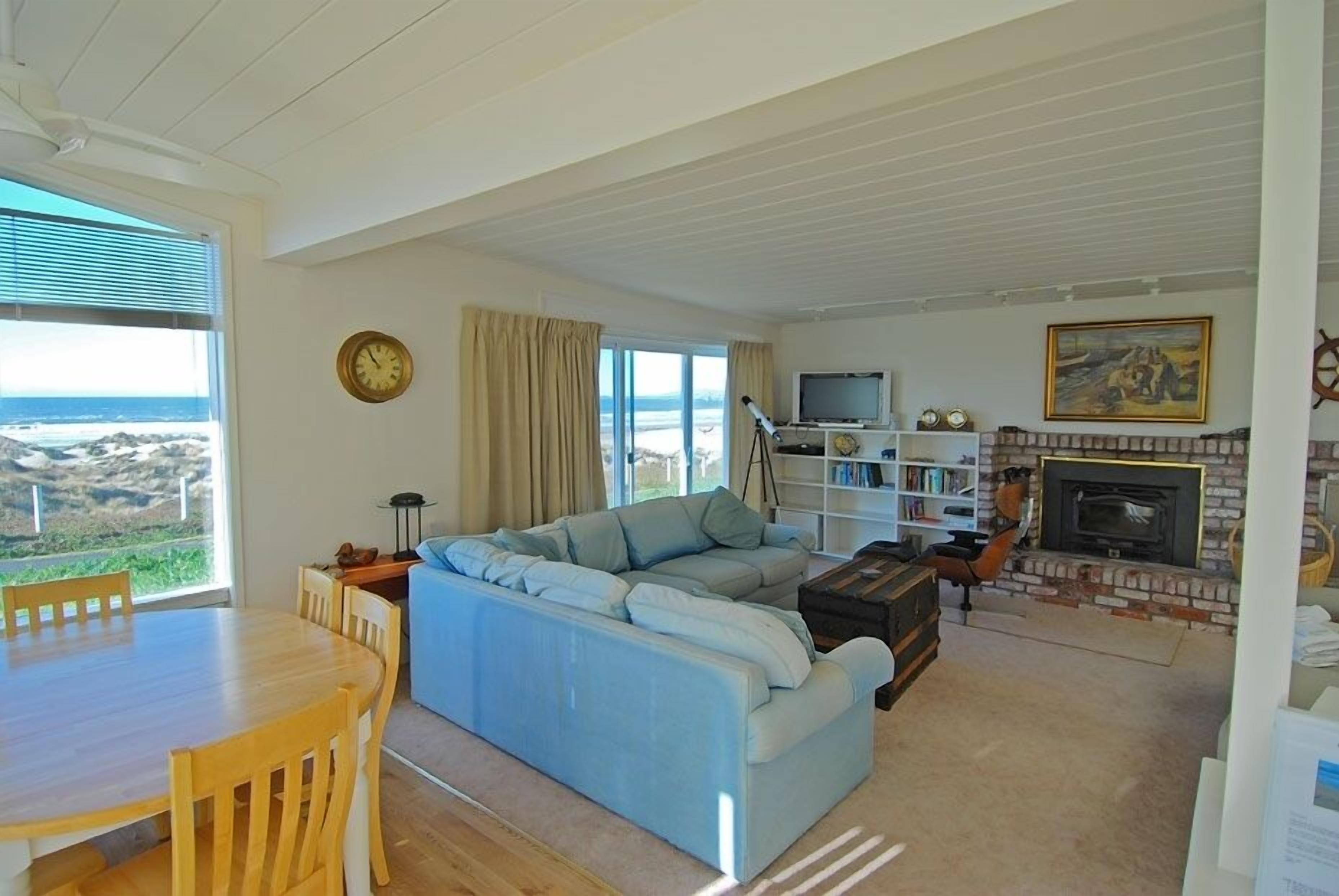 Ocean Front 3 minute walk/Hot Tub/Large Sauna/Pets/Massage Chair/Pinball Machine