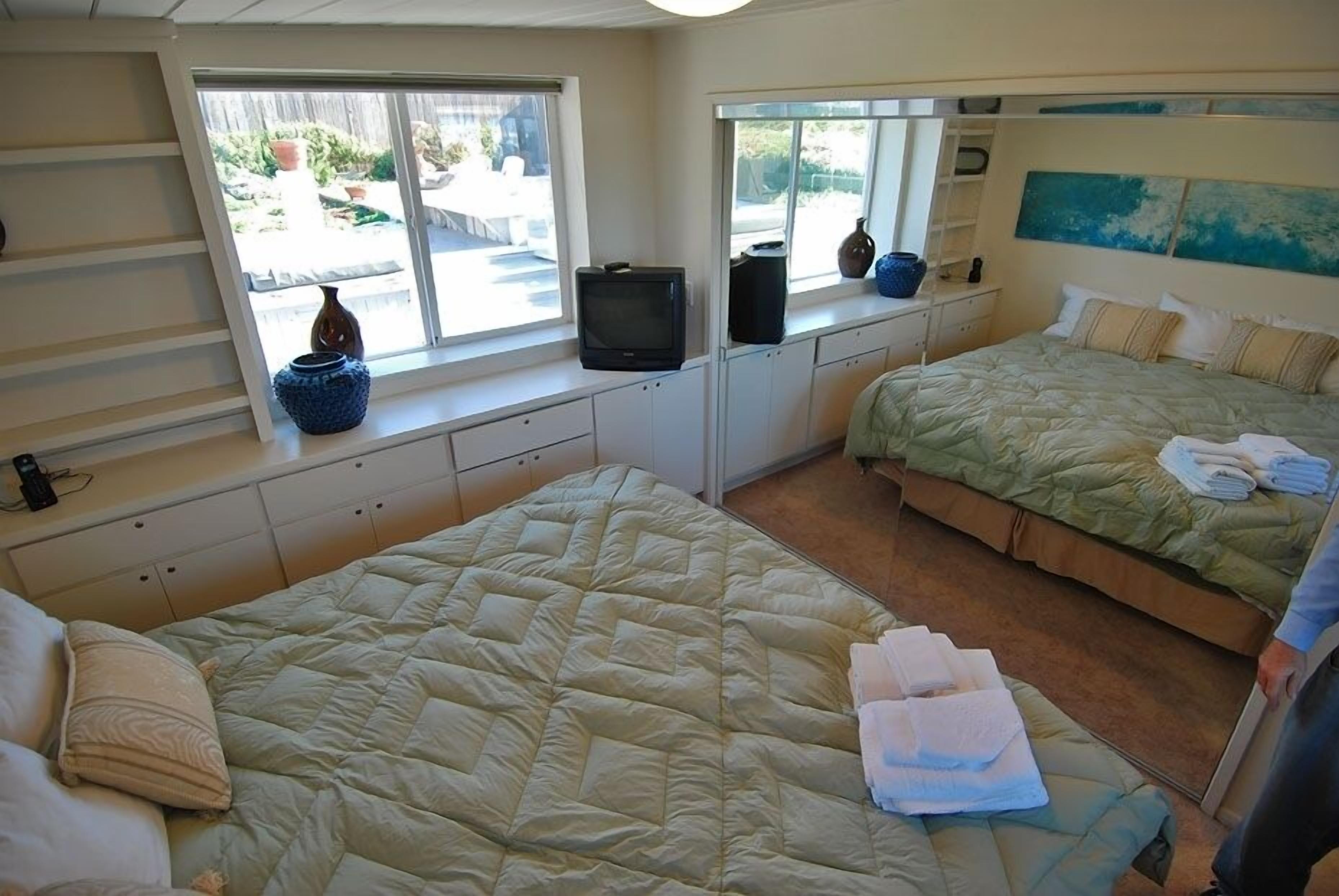 Ocean Front 3 minute walk/Hot Tub/Large Sauna/Pets/Massage Chair/Pinball Machine