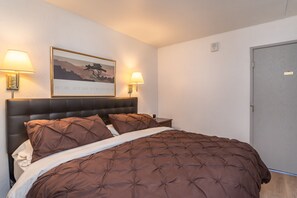 1 habitación, tabla de planchar con plancha, wifi gratis y ropa de cama 