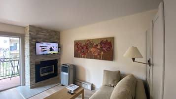 Smart TV y chimenea