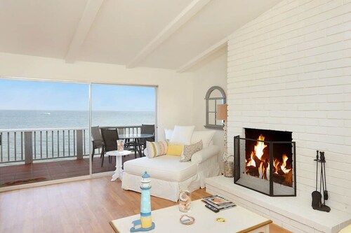 Elegant Oceanfront Penthouse on Dry Sandy Carbon Beach - Orca