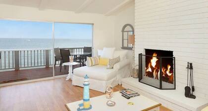 Elegant Oceanfront Penthouse on Dry Sandy Carbon Beach - Orca