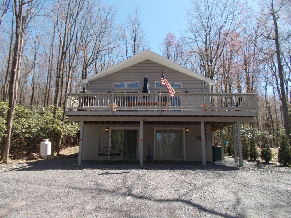 Mountain Chalet Getaway on Lake Harmony!